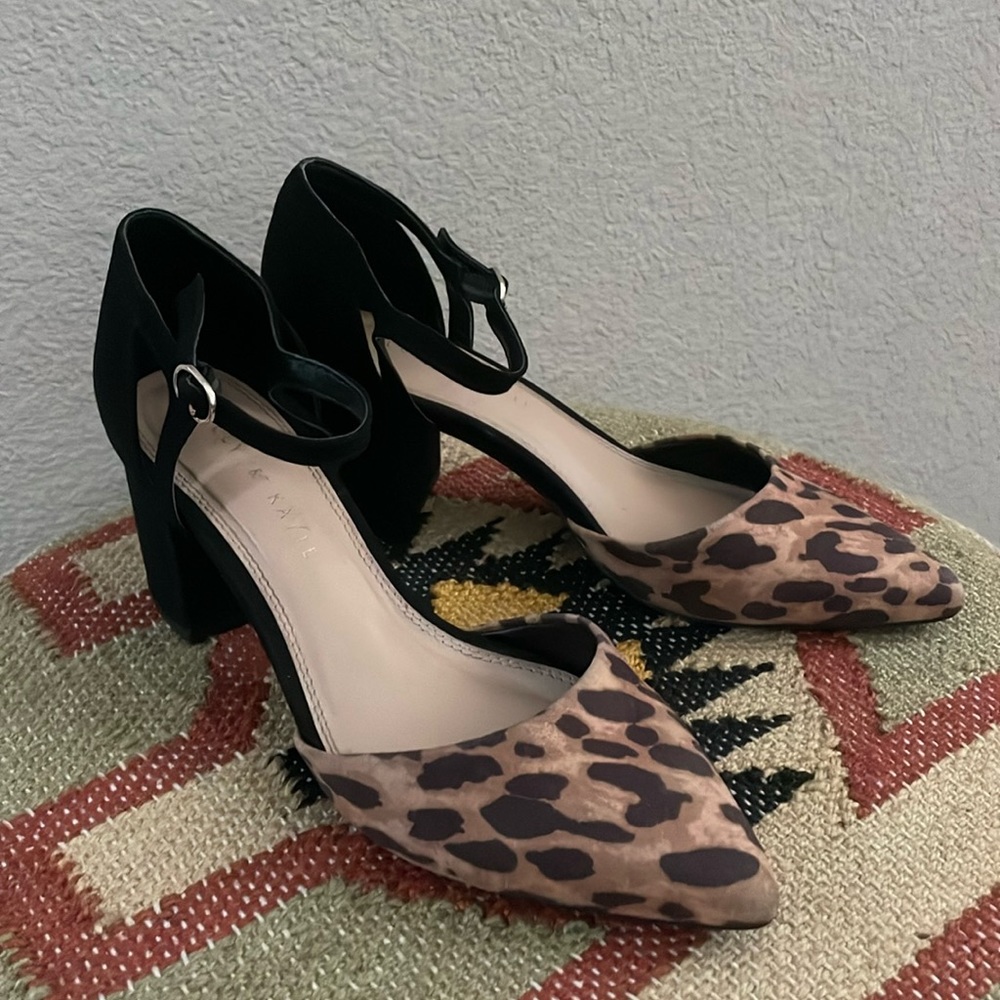 Kelly & Katie Nyah Leopard Print Ankle Strap Block Heels Sandals Sz:8